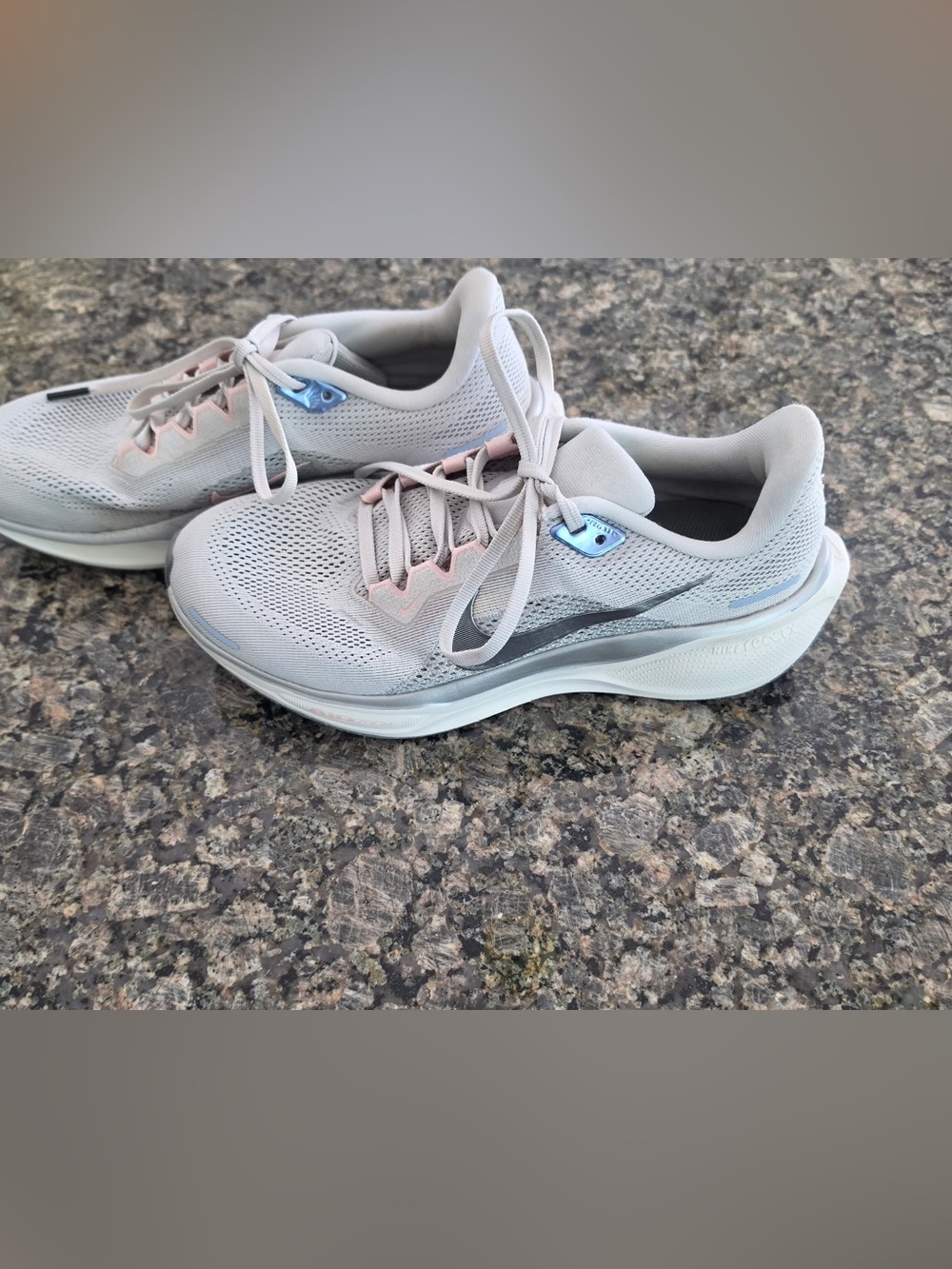 Women's Light Gray Running Shoes with Pink Accents Nike Pegasus 41 EUC Womens 8
